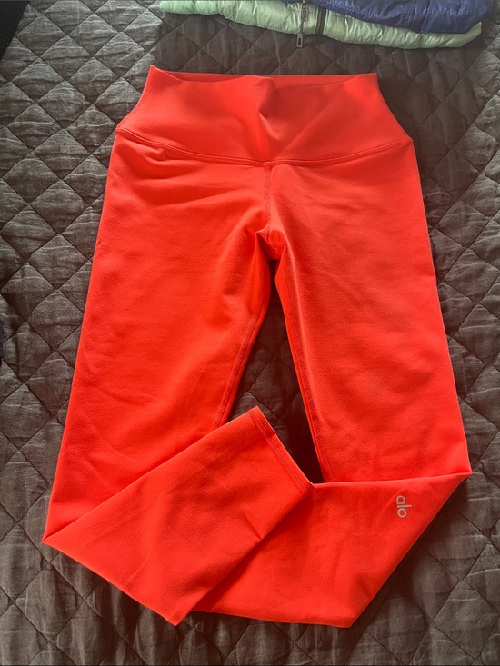 ALO Yoga Pants - ALO Yoga High-Waist Leggings in Bright Red